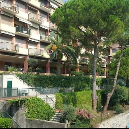 Camera Privata Nell'Appartamento In Zona Residenziale Con 2 Piscine Rapallo Luaran gambar