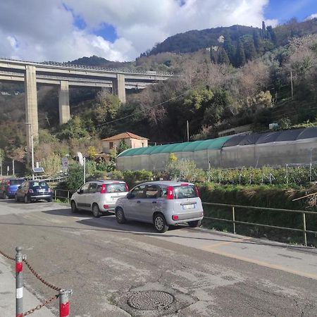 Camera Privata Nell'Appartamento In Zona Residenziale Con 2 Piscine Rapallo Luaran gambar