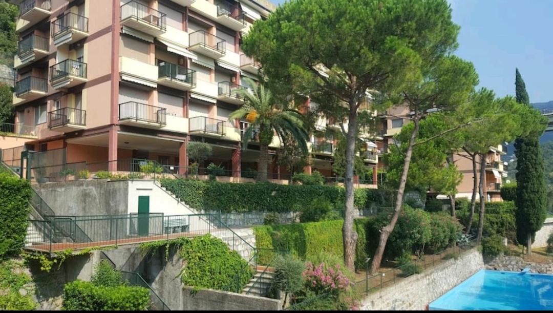 Camera Privata Nell'Appartamento In Zona Residenziale Con 2 Piscine Rapallo Luaran gambar