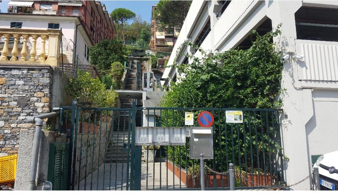 Camera Privata Nell'Appartamento In Zona Residenziale Con 2 Piscine Rapallo Luaran gambar