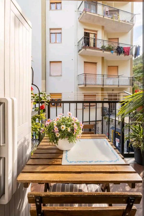 Camera Privata Nell'Appartamento In Zona Residenziale Con 2 Piscine Rapallo Luaran gambar