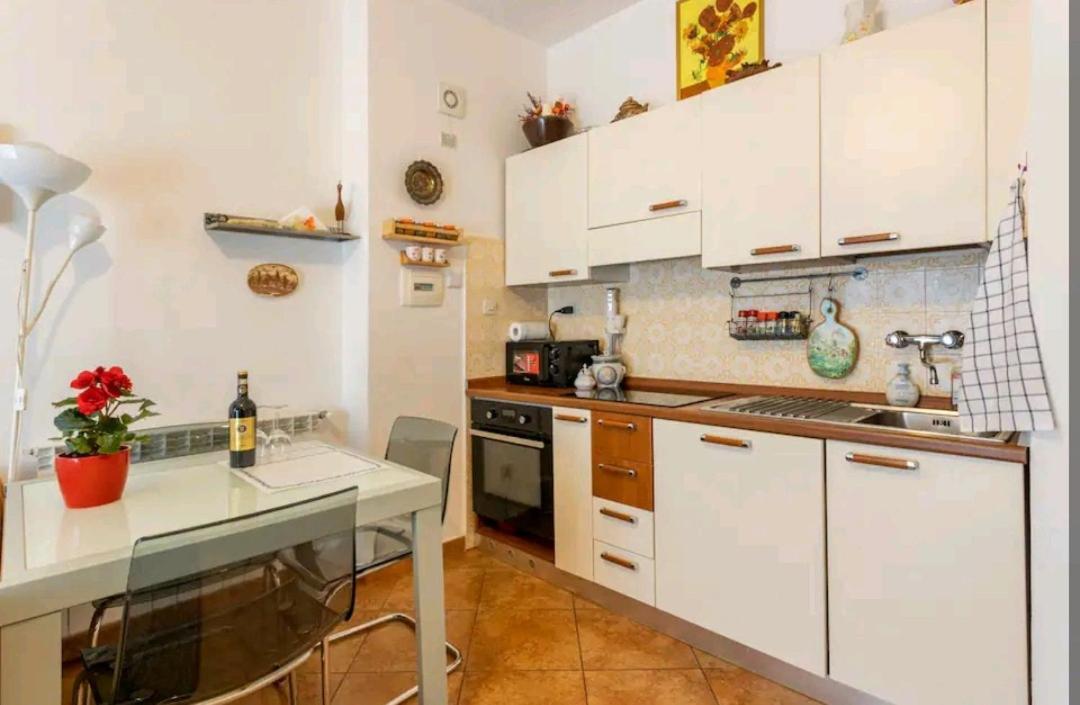 Camera Privata Nell'Appartamento In Zona Residenziale Con 2 Piscine Rapallo Luaran gambar