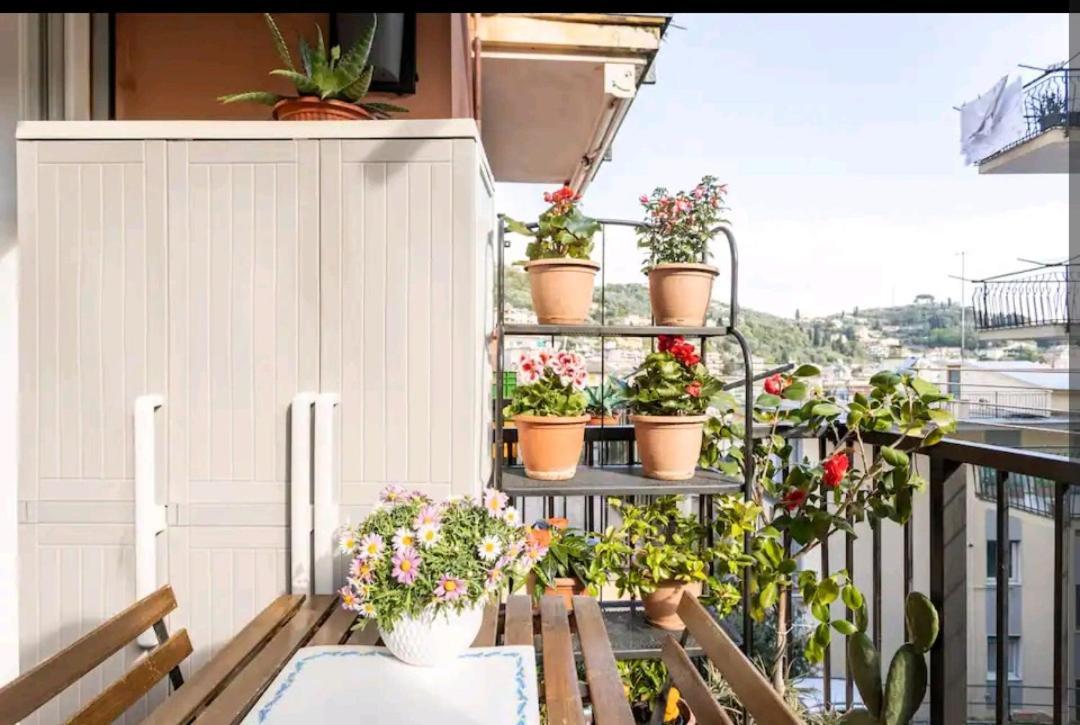 Camera Privata Nell'Appartamento In Zona Residenziale Con 2 Piscine Rapallo Luaran gambar