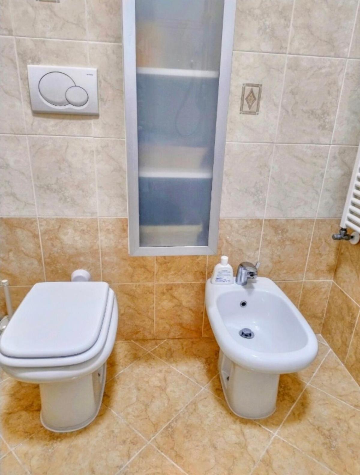 Camera Privata Nell'Appartamento In Zona Residenziale Con 2 Piscine Rapallo Luaran gambar