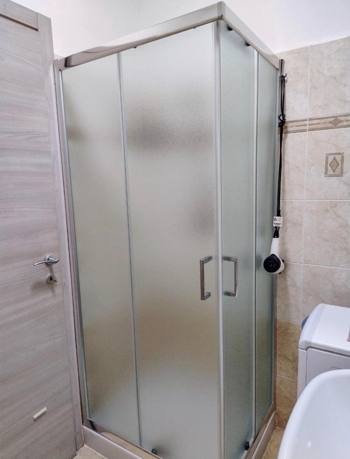 Camera Privata Nell'Appartamento In Zona Residenziale Con 2 Piscine Rapallo Luaran gambar